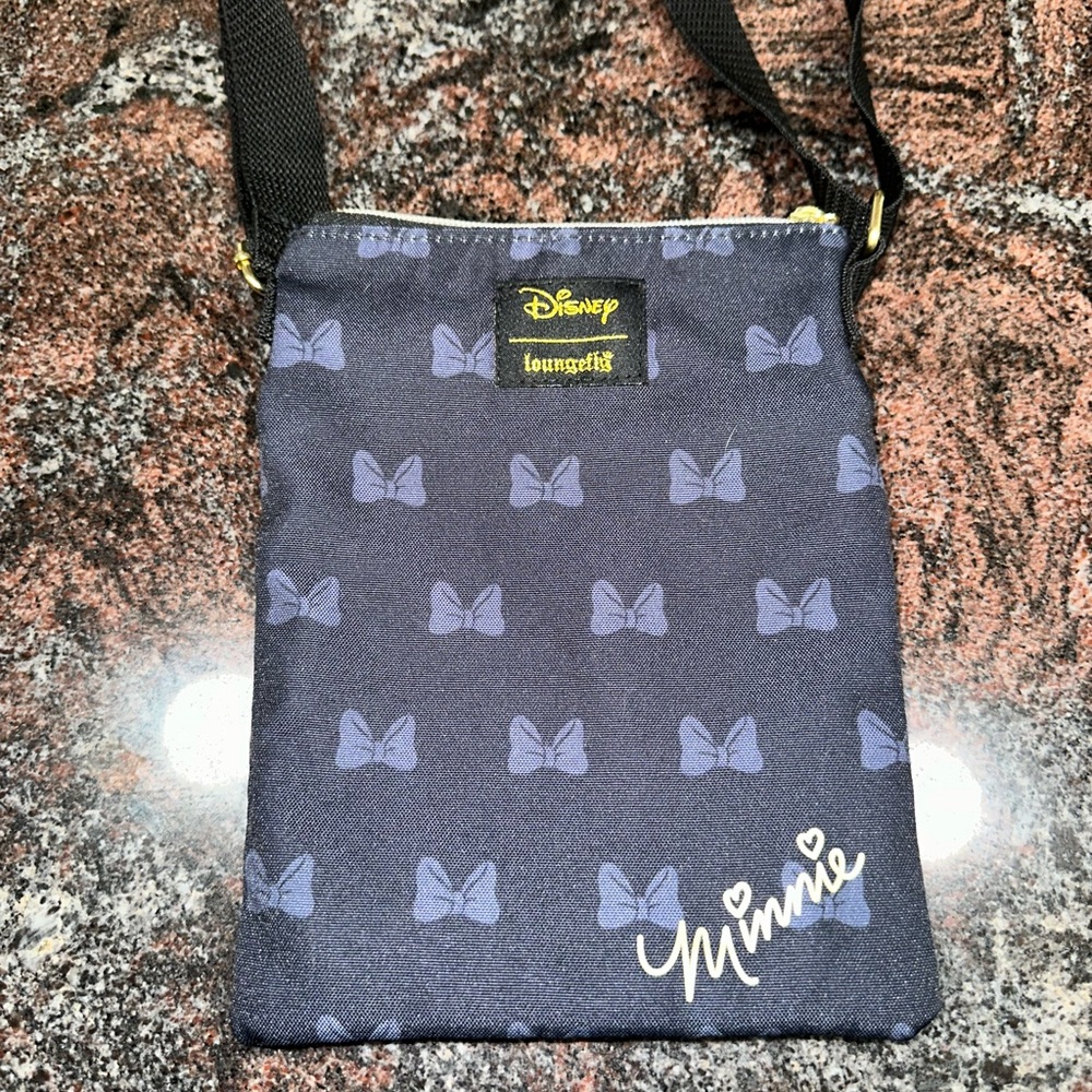 Disney Loungefly Minnie Mouse passport bag